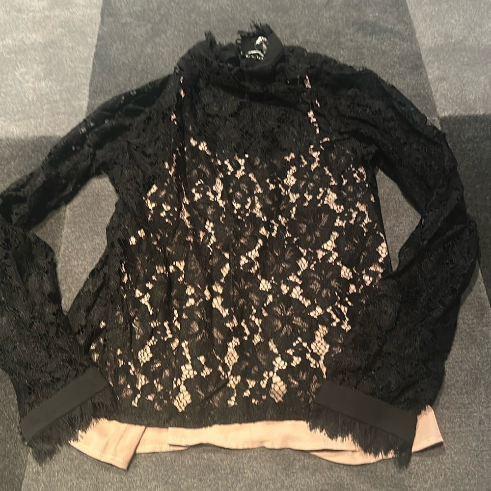 WAYF Nadia Lace Top / NWT / black lace w nude underlay / women’s size S